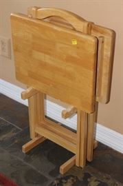 Set of 2 tray tables with stand
