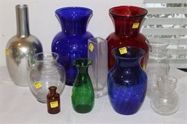 Box lot of vases
