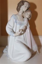 Lladro mother and daughter figure, 8" H, 5 1/2"  Dia
