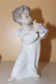 Lladro angel child figure, 6 1/4" H, 4" Dia
