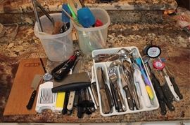 Box lot of miscellaneous kitchen utensils
