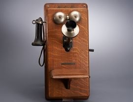 Offered is a Stromberg-Carlson hand crank, oak, wall phone from the early 1900s. Here is a chance to own a beautiful piece of history. The front of the phone is in excellent condition but there are some scratches on the back. Externally the phone is complete. The bells and mouthpiece need some polishing. Please see the photos for more details.