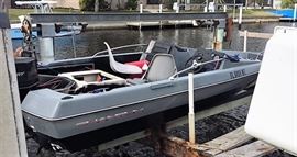 1990 Quantum bass boat 