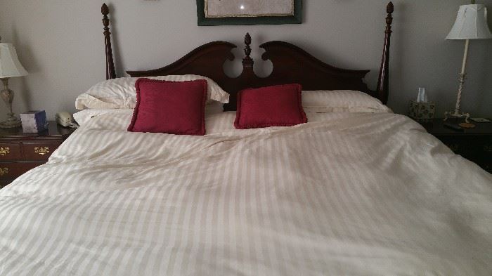 King size adjustable bed. Serta mattress.