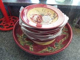 Holiday theme bowl set