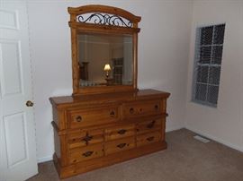 Pine dresser w/mirror