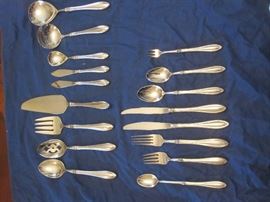 Oneida Sheraton 18/10 Serving Pieces:    Casserole spoon, Gravy spoon, Sugar spoon, 2- butter knives, Serve-all spatula, Serving fork, Serving spoon, Serving spoon.   ----$50 for set / OBO----Life Time Warranty
