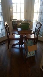 Table with 2 chairs