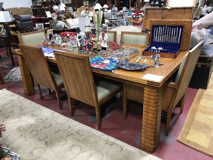 EJ Victor Custom Dining Set & 6 Matching Chairs. 
