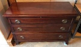 Lane cedar chest