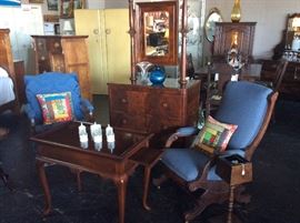 "Imperial Futniture Co" Tea Table w/ 2 slide outs 