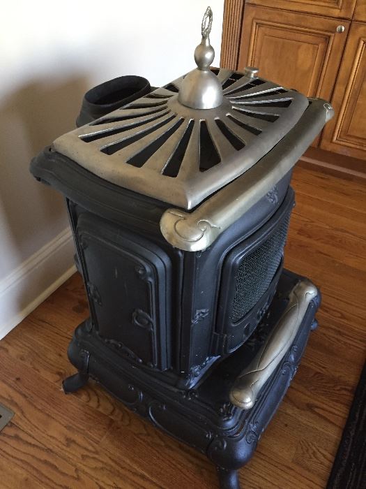 Authentic parlor stove - two pieces - very heavy