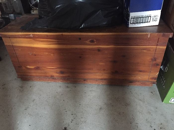 Wooden chest (1 of 2)