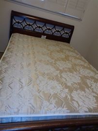 Queen Bed like new