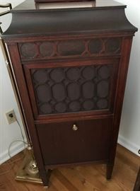 Edison Phonograph in excellent condition