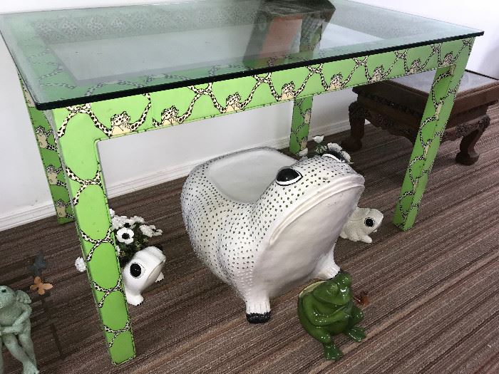 Glass top frog table, so cute
