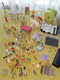 Vintage dollhouse items