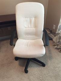 Very nice desk chair on casters