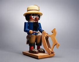 Offered is a vintage wooden nutcracker from Steinbach. The figure shows wear but is not broken. The joints feel a bit loose. This item is sold as-is. Please see the photos for more details.