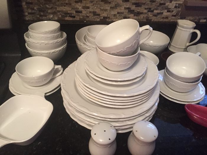 China sets place setting for 6 with extra pieces