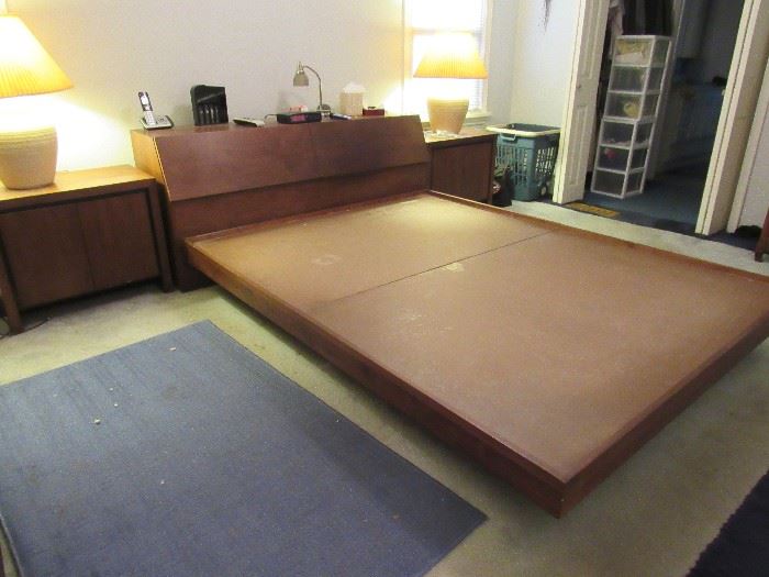 queen bed comes with platform for mattress (platform is in the garage)