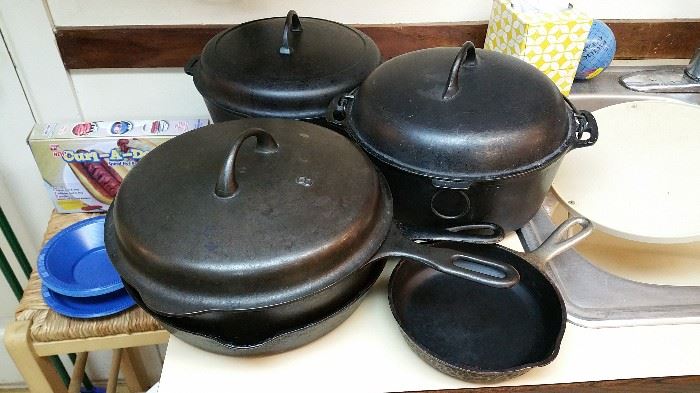 FAN. TAST. TIC.  vintage seasoned cast iron chicken fryers and dutch oven, skillets - Griswold, Wagner, Puritan