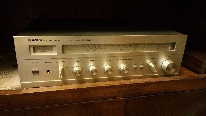  Yamaha receiver CR 220 works great