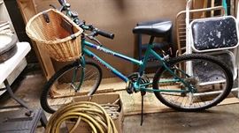 women's bike - Roadmaster - nice!