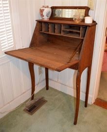 Oak drop-front lady's desk