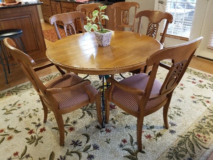 Ethan Allen Dining table w/ 6 chairs