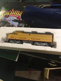 Union Pacific 1500A HO Scale 7" Long Locomotive Engine Model Train 