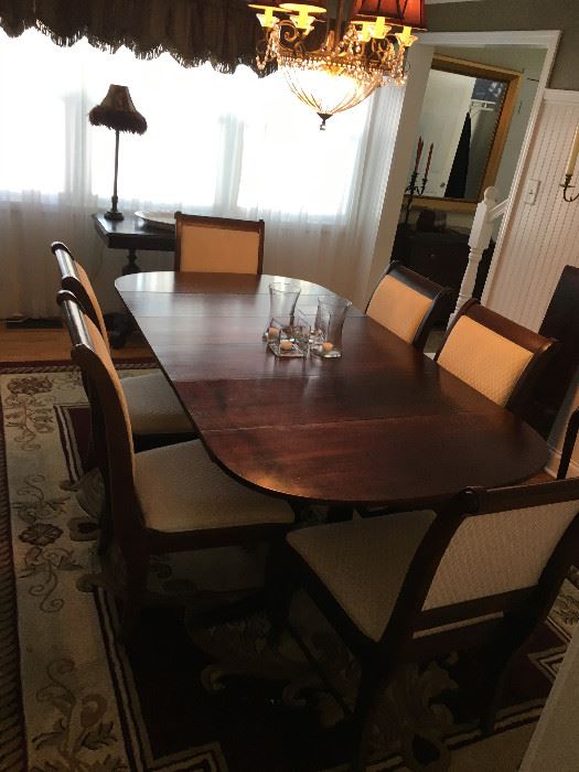 Broyhill Dining Set table six chairs, 2 arm chairs 