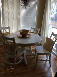 Crate & Barrel Round Table with 1 18" leaf, 4 chairs