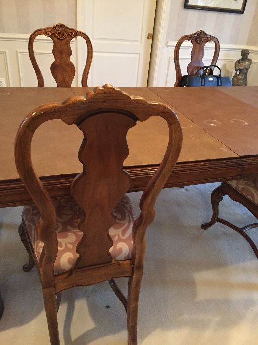 Drexel Heritage dining room table, 3 leaves, pads & 6 chairs