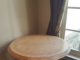 Jeffeco 32" round wood Pallazzo table