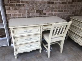 Painters dream Kneehole desk