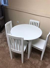 Kids Table with 4 chairs