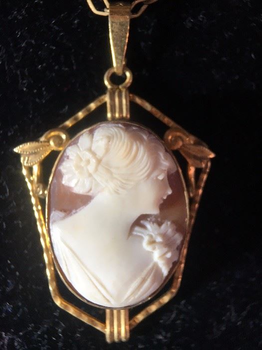 Cameo set in Gold