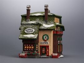 Offered is a hand painted piece from Department 56. The box shows normal shelf wear but the porcelain is undamaged. This item is sold as-is; the lighting is untested. Please see the photos for details.