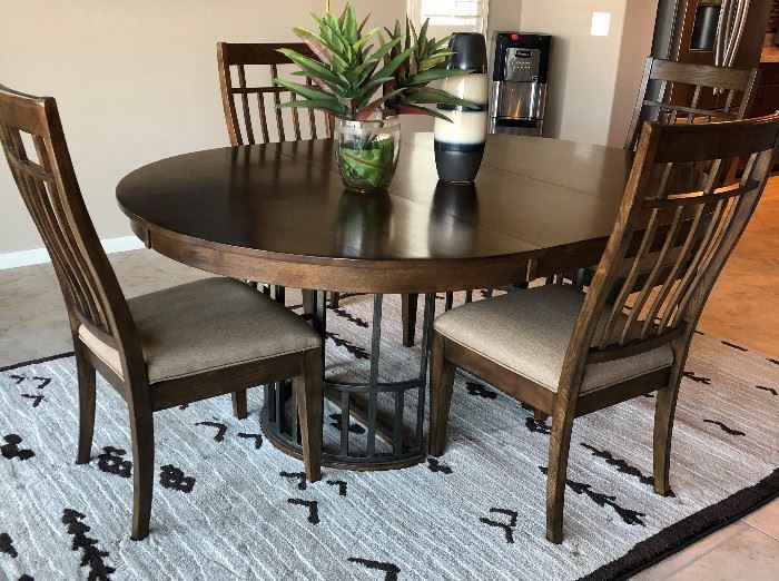 Kincaid Dining Set w Leaf and 4 Chairs Metal Base