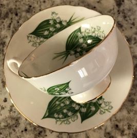 Collection of Cups & Saucers: Shelley