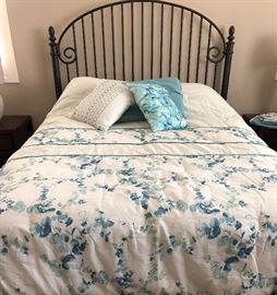 Queen Metal Bed, Queen Bedding