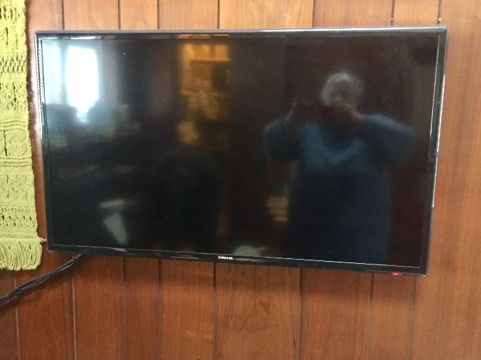 New flat screen tv Samsung 42"