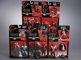 Offered is a lot of 5 Batman action figures from the 1990s: Bomb Control Batman, Air Assault Batman, Piranha Blade Batman, Stealthwing Batman, and Ski Blast Robin. The cards are a bit damaged, but the figures are intact. Please see the photos for details.