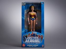 Offered is an action figure from Justice League Unlimited. The package shows minor shelf wear. Please see the photos for details.
