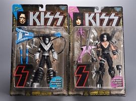 Offered is a lot of 2 KISS figures from McFarlane Toys: Paul Stanley and Ace Frehley. The cards and bubbles show heavy wear. Please see the photos for more details.