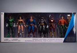 Offered is a 6 pack of Justice League figures, new in box. There is minor shelf wear to the box and there is a price sticker on the front. Please see the photos for details.