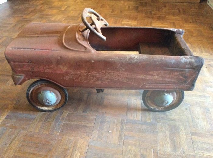 OLD PEDAL CAR