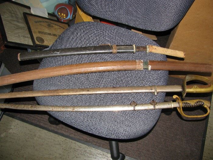 WW2 Japanese swords and sabers, owners brother sent back from area near Japan where he was stationed during the war 