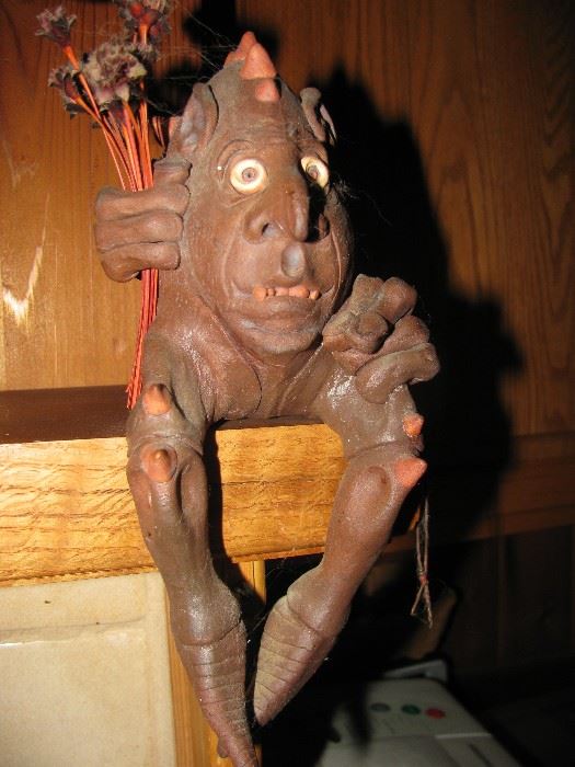 clay sculpture gnome shelf sitter, big size